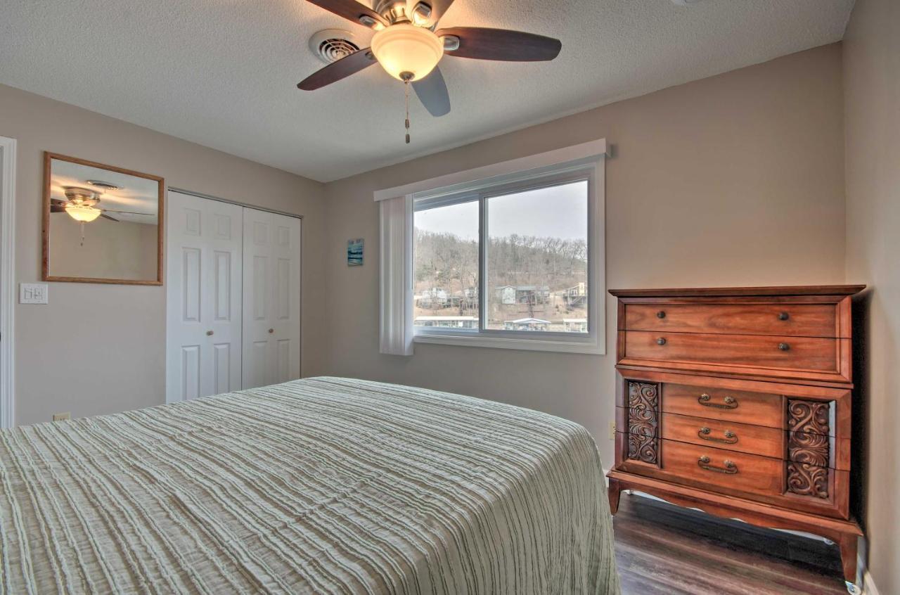 On-The-Water Retreat With Dock Pet Friendly! Villa Lake Ozark Exterior photo